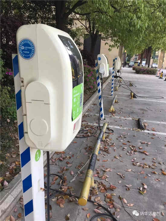 對(duì)新能源汽車蓄電池充電機(jī)充電設(shè)施的幾點(diǎn)考量之一 對(duì)新能源汽車蓄電池充電機(jī)充電設(shè)施的幾點(diǎn)考量之一